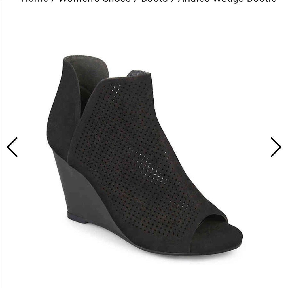 Journee black bootie!